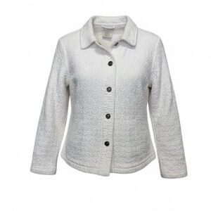 Seasons bright white, quilted jacket w 2 pockets and snaps down the front